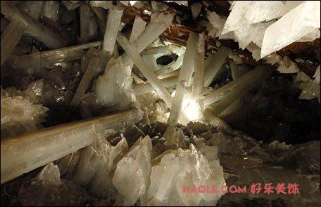 世界最大地下水晶洞：水晶结构长约10米
