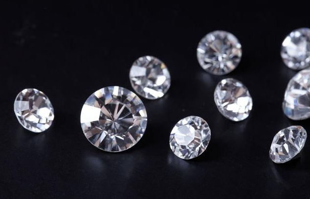 区分钻石与锆石的五个方法-第1张图片-冰筹网