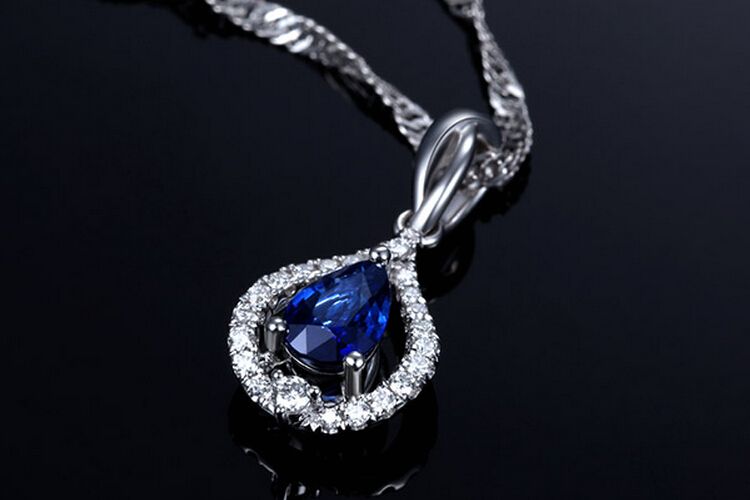 天然蓝宝石原石价多少一克？天然蓝宝石原石为何如此珍贵？