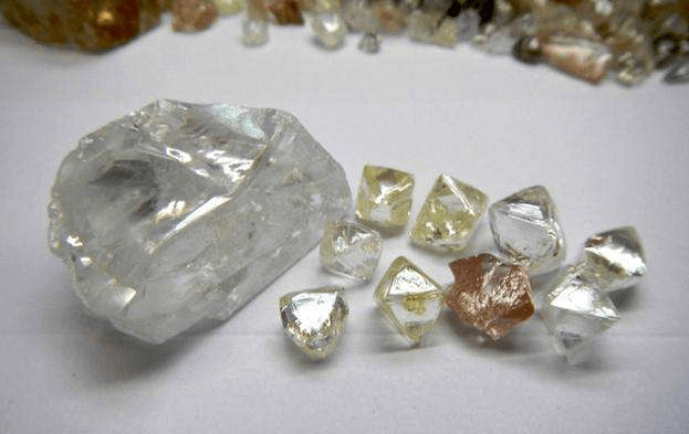 不只是钻石颜色对价格有影响！这些因素的存在同样也不可忽视！
