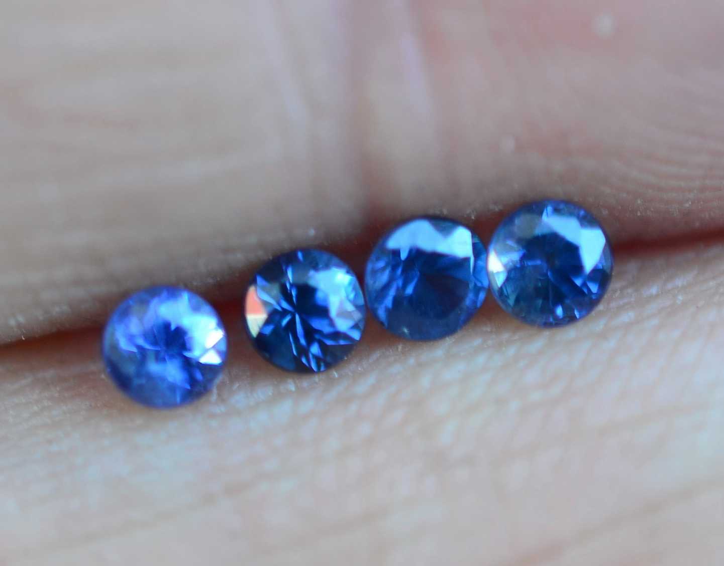 天然蓝宝石价格多少钱一克？最容易冒充天然蓝宝石的石头有哪些？