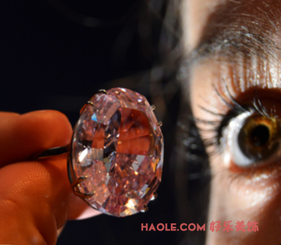 苏富比高价拍出59.60克拉的粉色钻石