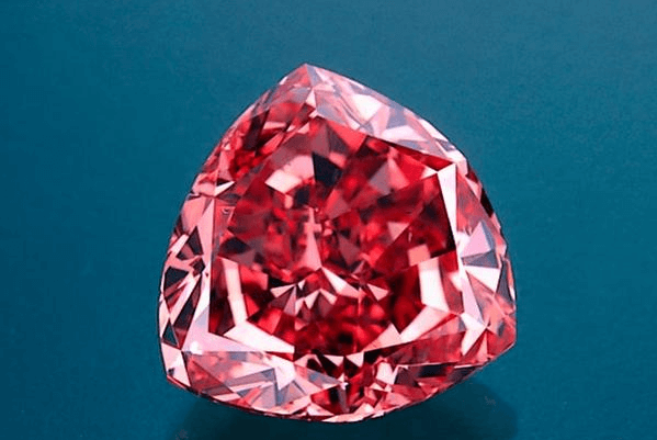 红钻是很多人都喜欢的钻石,红钻石价格多少钱一克拉?