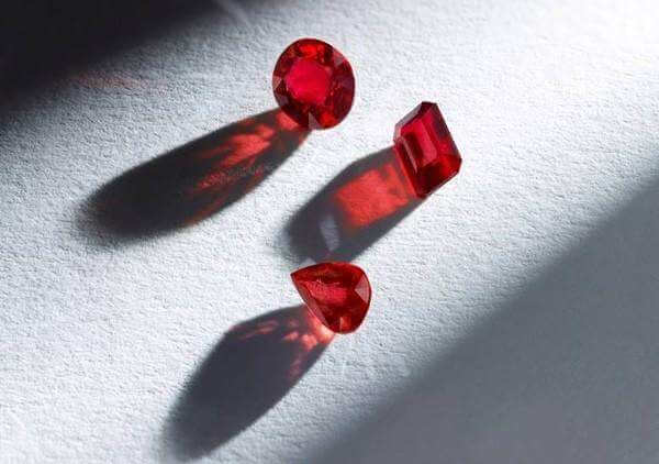 红宝石价格贵不贵？如何购买到值得信赖的红宝石?