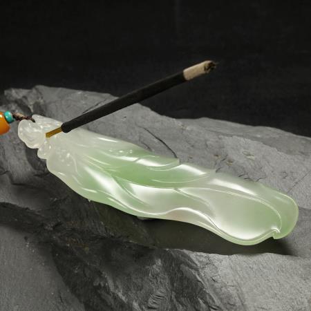 雅致玉香插：香文化中的玉雕艺术
